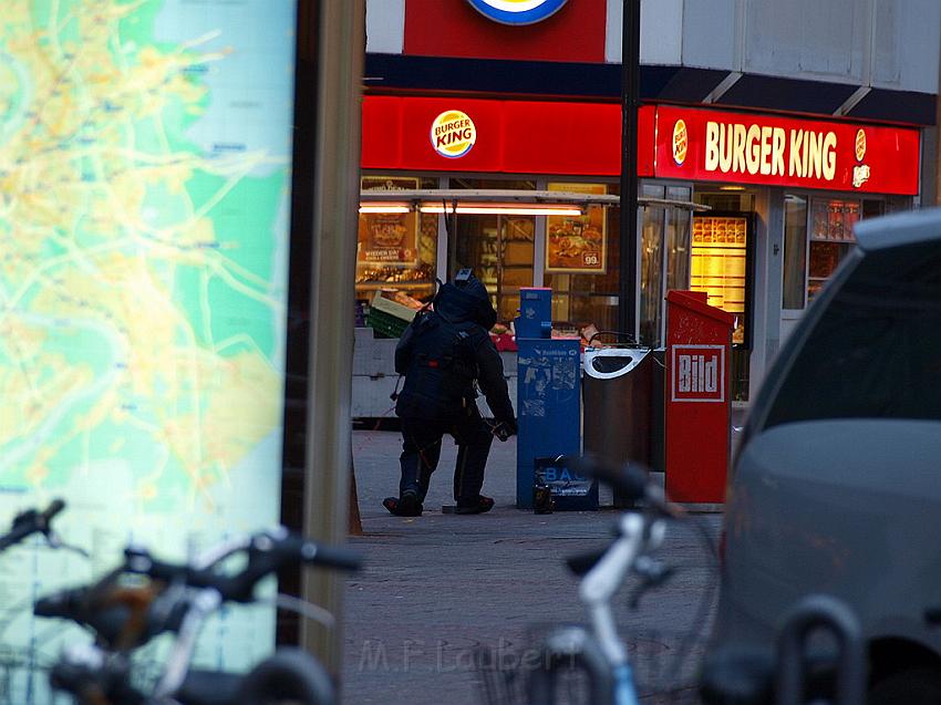 Herrenlose Einkaufstuete gesprengt Koeln Schildergasse P318.JPG